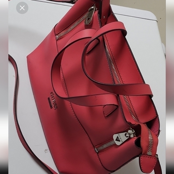 GUESS handbag/cross body bag in Coral color - Picture 4 of 16